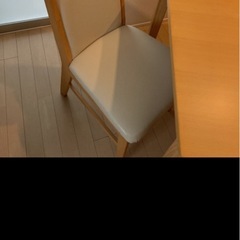 ダイニングテーブルの画像