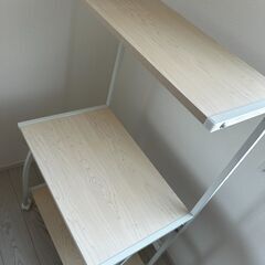 【取りに来ていただける方限定】パソコンデスクの画像