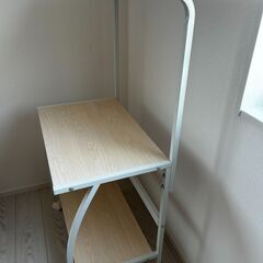 【取りに来ていただける方限定】パソコンデスクの画像