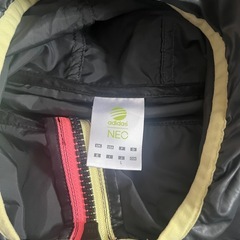 adidas  薄手パーカーの画像