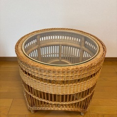 ガラステーブル　籐　古道具　ヴィンテージ　
ローテーブルの画像