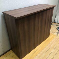 木目調 レジカウンター 受付台 カウンター収納 ブラウン 幅120 奥行45 高さ100cm 店舗 事務所 サロン 什器 棚板なし　【糸島市内 送料無料】88277-3-001の画像