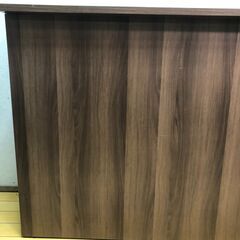 木目調 レジカウンター 受付台 カウンター収納 ブラウン 幅120 奥行45 高さ100cm 店舗 事務所 サロン 什器 棚板なし　【糸島市内 送料無料】88277-3-001の画像