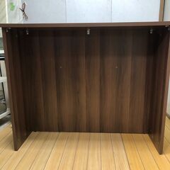 木目調 レジカウンター 受付台 カウンター収納 ブラウン 幅120 奥行45 高さ100cm 店舗 事務所 サロン 什器 棚板なし　【糸島市内 送料無料】88277-3-001の画像
