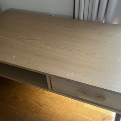 木目調のリビング用ローテーブルの画像