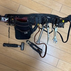 今日限定値下げ‼︎工具セットと安全装備一式（腰道具一式、ハーネス、ティグ一式）の画像