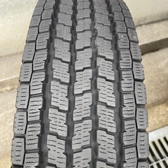 ヨコハマ　スタッドレスタイヤ　195/80 R15トラックバス用4本　の画像
