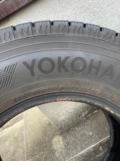 ヨコハマ　スタッドレスタイヤ　195/80 R15トラックバス用4本　