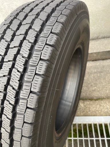 ヨコハマ　スタッドレスタイヤ　195/80 R15トラックバス用4本　
