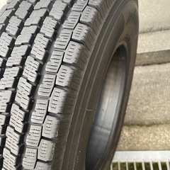 ヨコハマ　スタッドレスタイヤ　195/80 R15トラックバス用4本　の画像