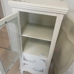 猫足飾り棚の画像