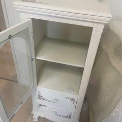 猫足飾り棚の画像