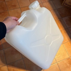 ポリタンク20リットルの画像