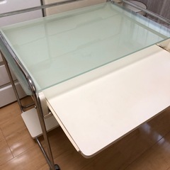 ガラステーブルトップパソコンデスクの画像