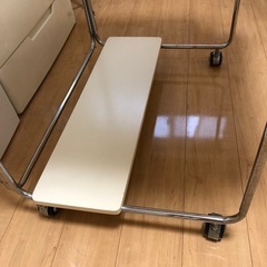 ガラステーブルトップパソコンデスクの画像