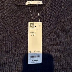 【新品】GU ジーユー Vネックニットの画像