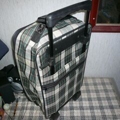 車輪付きキャリーバックの画像