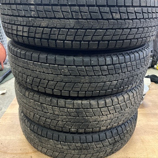 175/80R16ダンロップスタッドレスタイヤ