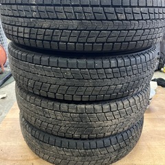 175/80R16ダンロップスタッドレスタイヤの画像