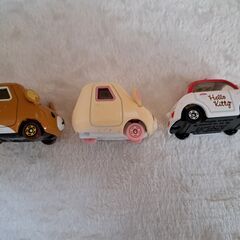 リラックマ・コリラックマ・ハローキティのミニカー３台の画像