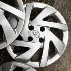 アクア　ホイールキャップ　4本の画像