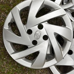 アクア　ホイールキャップ　4本の画像