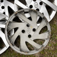 アクア　ホイールキャップ　4本の画像