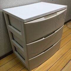 アイリスオーヤマ チェスト 3段 ホワイト 衣類収納 プラスチックケース 押入れ収納 衣装ケース 収納ボックス　【糸島市内 送料無料】251124-4の画像