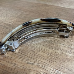 【試着のみ】べっ甲カーブバレッタの画像