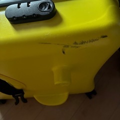 子どもが座れるキャリーケースの画像