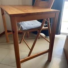 テーブル＆椅子の画像