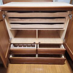 　上和箪笥、下引き出したんすの画像