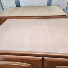 　上和箪笥、下引き出したんすの画像