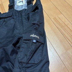 黒のスキーズボン、サイズ120
ズボン丈調節可能の画像