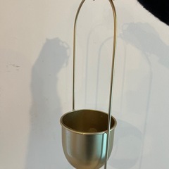 ハンギングプランター　縦長　ゴールドの画像