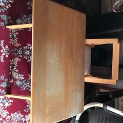 学習テーブルと椅子の画像