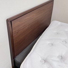 シモンズ SIMMONS セミダブル マットレス　ベッドフレームの画像