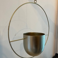 ハンギングプランター　円形　ゴールドの画像