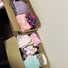 95-110 女の子服段ボール2箱分の画像