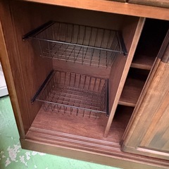 【ドリーム川西店限定】☆ジモティー見たよ割引☆ スライド扉食器棚  クリーニング済み 【2125560000036548】の画像