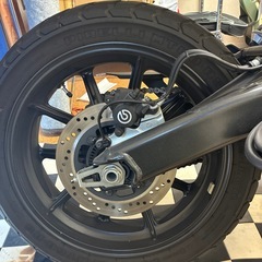 ドカティスクラブラー400の画像