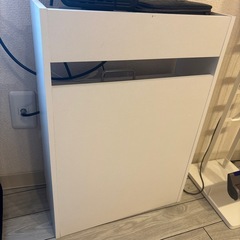 ルーターなどを隠す収納棚の画像