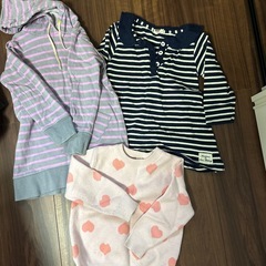 95-110 女の子服段ボール2箱分の画像