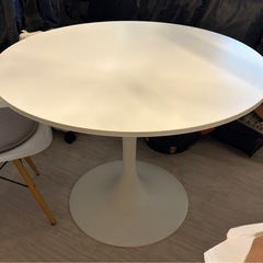 IKEA ドクスタ 丸テーブル 円形の画像