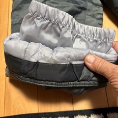 グレーのスキーズボンの画像