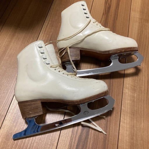 フィギュアスケートシューズ23センチ (nana) 千歳のスポーツの中古