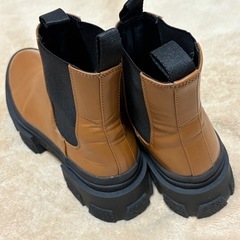 ZARAブラウン ブーツの画像