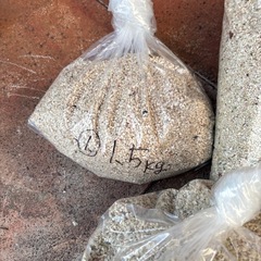 早いもの勝ち。サンゴ砂2種類。海水魚水槽用　1キロあたり200円にて。の画像