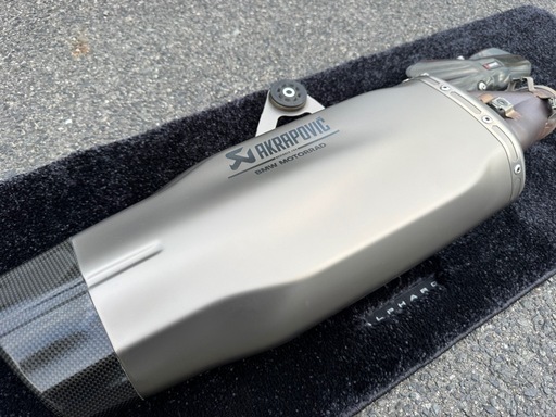 R1250GS  、GSアドベンチャー用アクラポビッチ　スリップオンマフラー