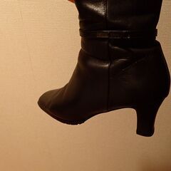 レディース　黒ハーフブーツ　長さ38㎝　サイズ25㎝の画像